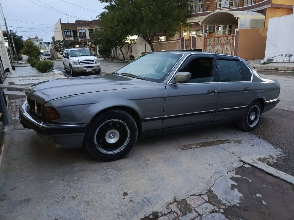 bmw 730
مەکینەی بەطە vvti گیر ئوتوماتیک
سەیارەکە عام بۆیاخە  دەعمو لێدراوی نیە پیش و پشتی کەپسە  
سەیارەکە پاکانەی لەگەلایە بەشەرتی حاسیبەو ئەوالیات 
سعری  20 مەجال گۆرینەوەیش دەکەم بەشتیک لە سعری خۆی
*********** كيفري, ديالى
