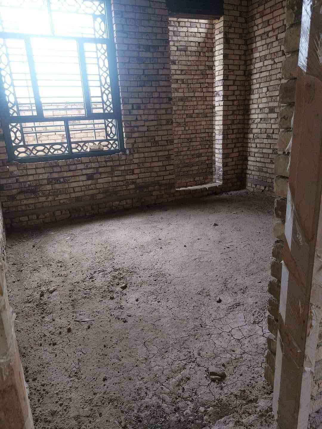 🏠 للبيع هيكل دار — طابو صرف

📍 الموقع: خلف تقية الطيارين
📐 المساحة: 180 م²
🏡 ركن على شارعين
✨ بناء حديث

🔹 الطابق الأرضي:
• صالة
• مطبخ
• استقبال
• كراج
• حمامات داخلية وخارجية
• غرفتين نوم
(بيت بي فضله) 

🔹 الطابق الثاني:
• غرفتين نوم
• صالة
• سطحين
• حمامين سويت داخل الغرف

📄 طابو صرف

📞 للاستفسار والاتصال:
***********
