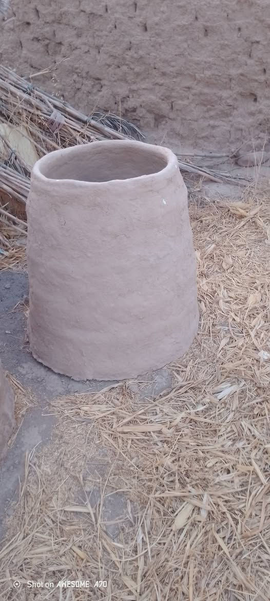 السلام عليكم 
يوجد تنانير طين للبيع 
سعر التنور الواحد 25ألف 
***********
