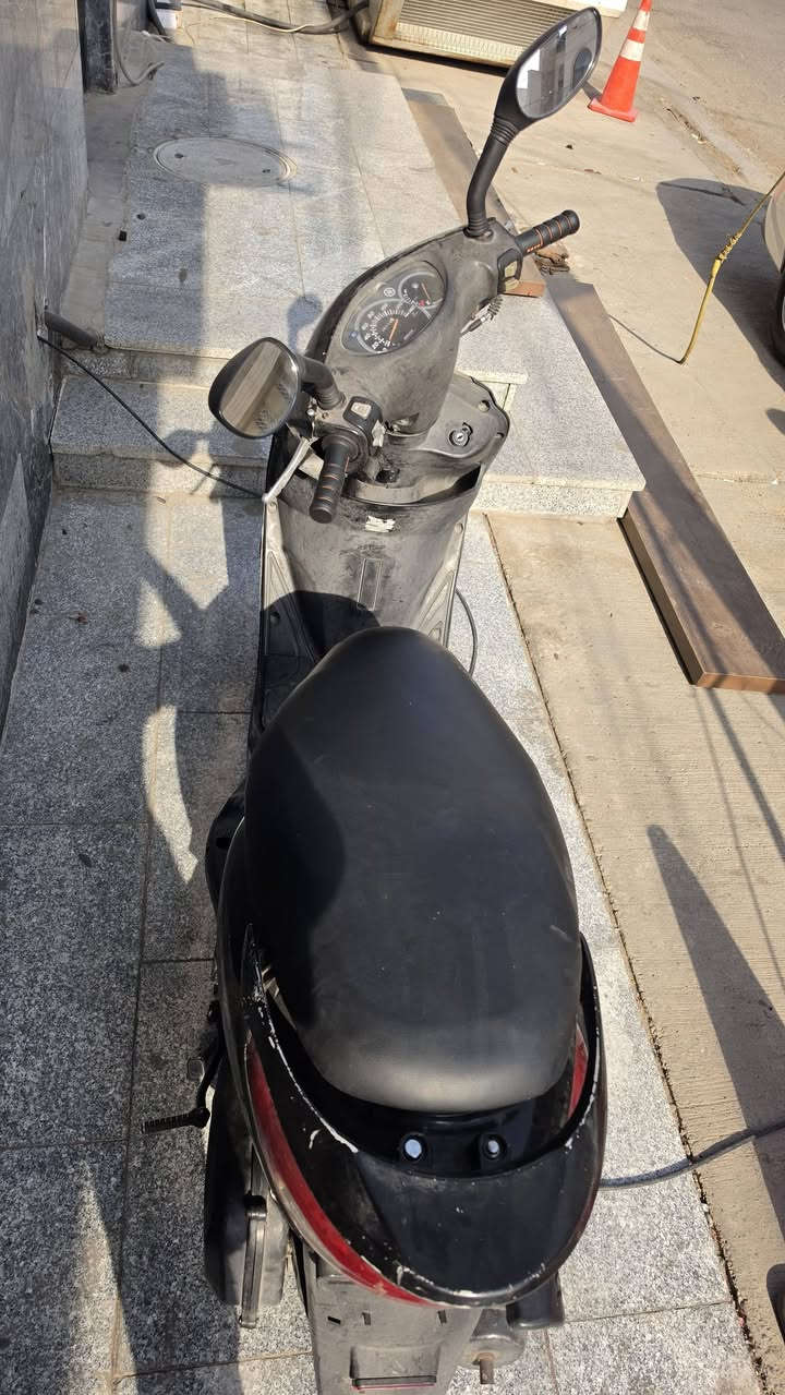 للبيع دراجة ياماها بريز Yamaha Breeze
دراجة ياماها بريز مستعملة بحالة جيدة ، والمحرك ناعم وبحالة ممتازة، وجاهزة للاستخدام. اوراق اصولية كمرك سلف وهندر شغال

 المحرك ناعم وبحالة ممتازة

 الدراجة معمولة إلها ادامة كاملة

 لايت زنون أمامي عالي وناصي

 الكهربائيات جديدة ومبدلة، مثل المصابيح وغيرها

 مضاف إلها مرايات بلادي

 الدراجة نظيفة ومعتنى بيها للأستخدام الشخصي وليس العمل 

 للمشتري حرية جلب فيترجي وياه وفحص الدراجة بالكامل قبل الشراء.

 المكان: بغداد

 السعر 650 قابل للتفاوض بالمعقول

للمهتمين التواصل خاص. او على رقمي *********** واتساب متوفر
