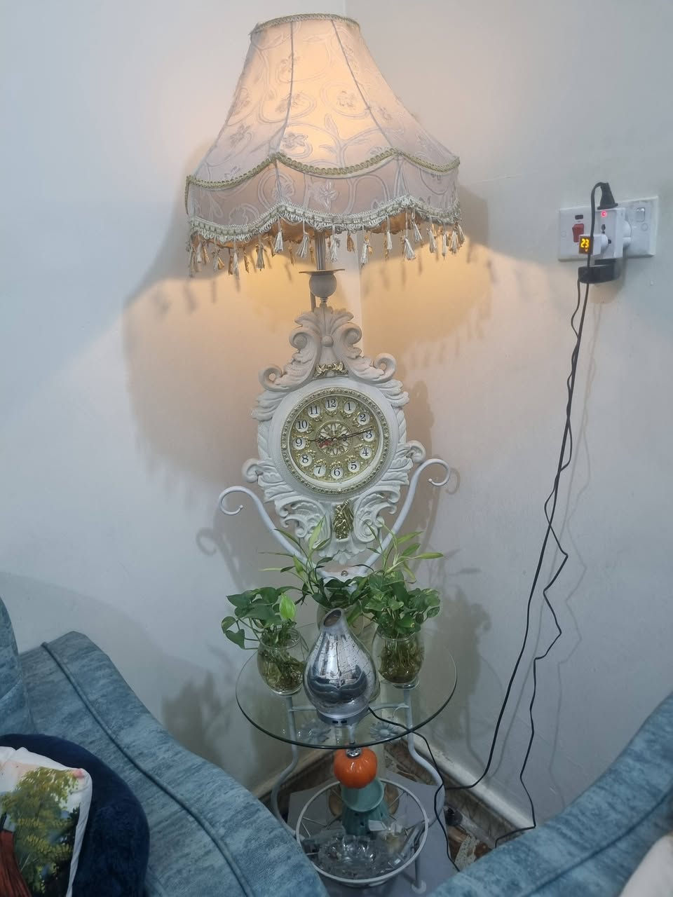 اثاث نظيف جدا للبيع للأتصال *********** مكان الحرية السلام
