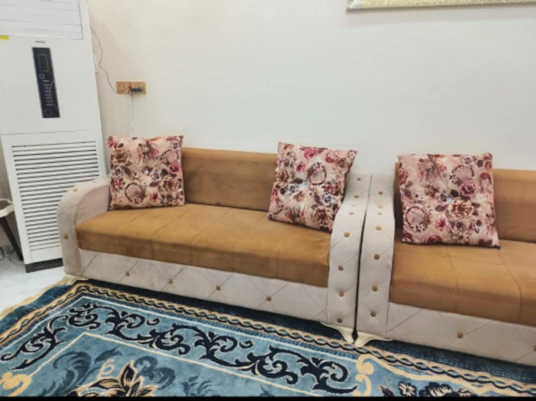 🔥 طقم كنب للبيع بحالة مرتبة جداً 🔥
✨ تصميم أنيق ولون مميز
🛋️ مناسب للصالات والمجالس
🌸 وياه مخدات حسب الصور

💰 سعر الطقم: 300 ألف
🛏️ الجرباية: 75 ألف

📞 للاتصال أو الاستفسار:
***********
