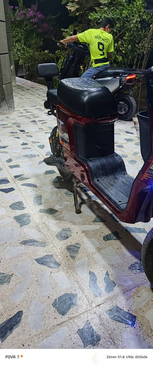 سلام عليكم دراجه شحن R9 بطاريات عل فحص نضام بك لايت اشاير كهربايات كلها شغاله كامله مكمله سعر 275وبيها مجال الرقم فقط واتساب ***********مكاني بغداد خلف سيطرة الشعب
