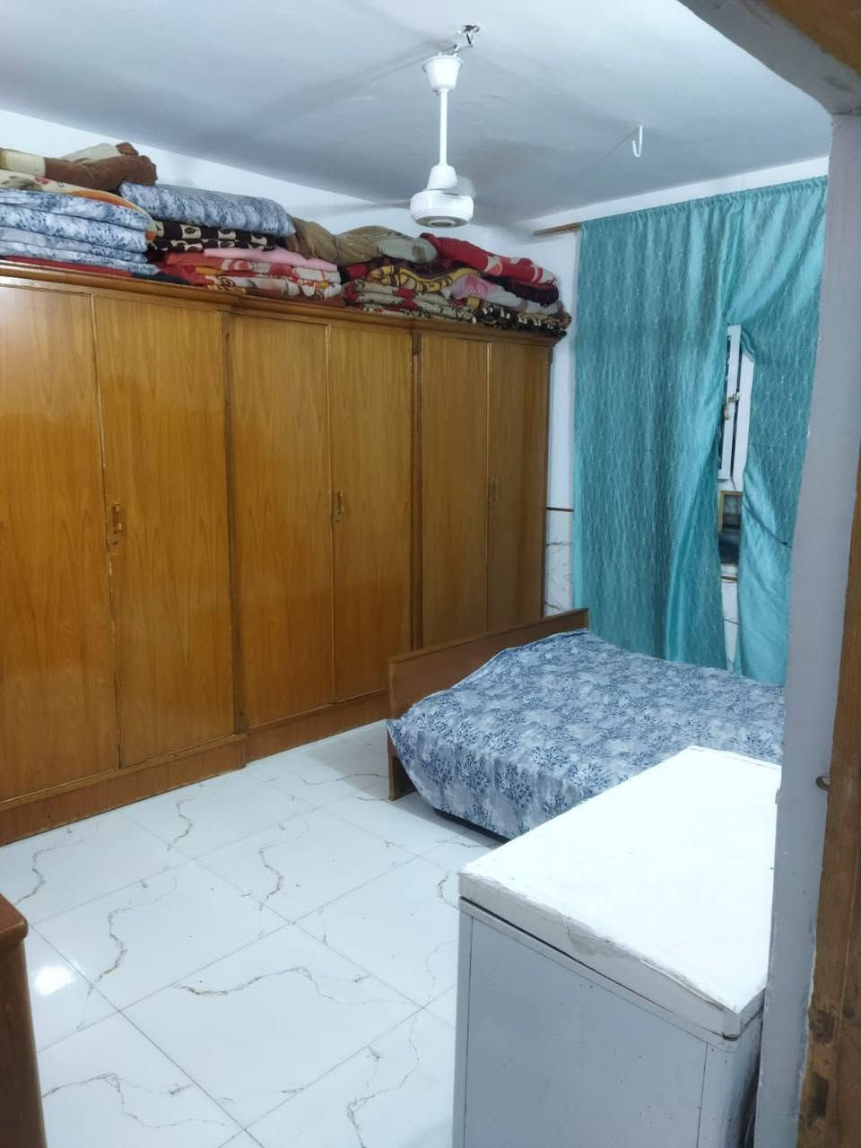 السلام عليكم بيت للبيع المساحه 120 متر ويحتوي على غرفتي على على غربتين وصاله ومطبخ واستعمال السعر 30 مليون الاستفسار ان تصل على المراسله واتساب على هذا ***********
