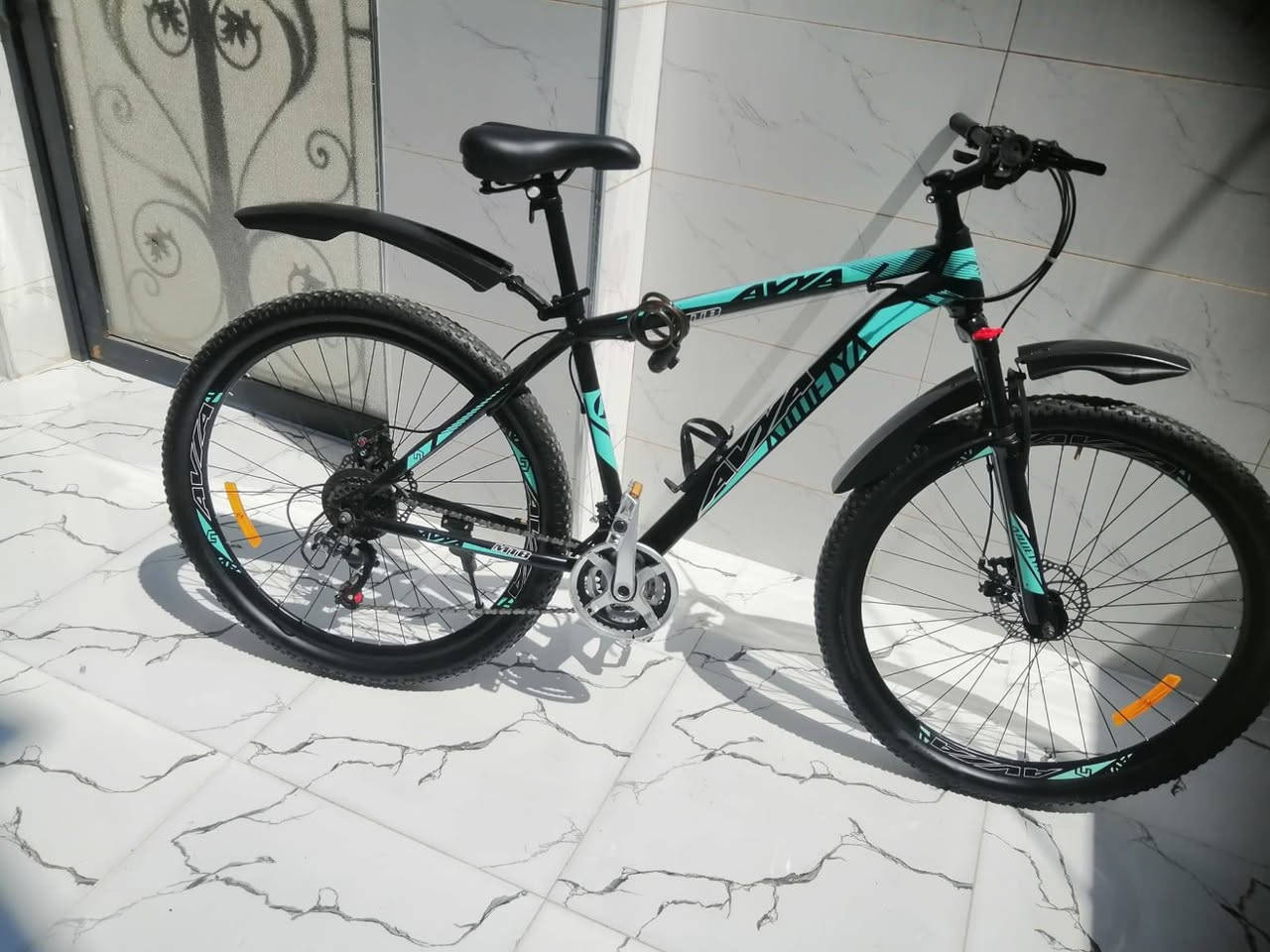 🚲🔥 دراجة هوائية جبلية MTB للبيع 🔥🚲

🏔️ المواصفات والتفاصيل:
🔹 حجم الدراجة 29 
🔹 دبل أمامي تحكم فتح 🔓 وقفل 🔒
🔹 بريكات ديسك أمامي وخلفي 🛑
🔹 عقرب وشفتر 3×6 — سرعة ⚙️
🔹 إطارات جبلية عريضة مناسبة للطرق المختلفة 🏔️
🔹 كشن مريح للقيادة 🚴‍♂️
🔹 حامل قنينة ماء 💧
🔹 تصميم رياضي ولون مميز 😍

✨ الحالة:
✅ نظافة 90%
✅بيها شط واحد موجود بأخر صوره
✅ ما بيها أي مشكلة أو عطل
✅ جاهزة للاستخدام 💯

🎁 ومعها هدية مجانية:
💡 لايت 1200 لومن
🔦 لايت + 🚨 رماش + 📢 هورن + 🔋 بور بنك لشحن الهاتف
كل هذا بقطعة وحده🌹
وقفل 🔒 و مطاره🥤 

💰🔥 السعر: 210 ألف دينار فقط 🔥💰

📱 للاستفسار والتفاصيل:
تواصل مباشرةً مع صاحب الدراجة على الواتساب:
***********

⚠️ ملاحظة مهمة:
أنا فقط مكلف بالنشر، رجاءً لا أحد يدخل خاص 🙏
للاستفسار والتفاوض والتفاصيل تواصلوا مباشرةً مع صاحب الدراجة على الرقم هذا ***********
