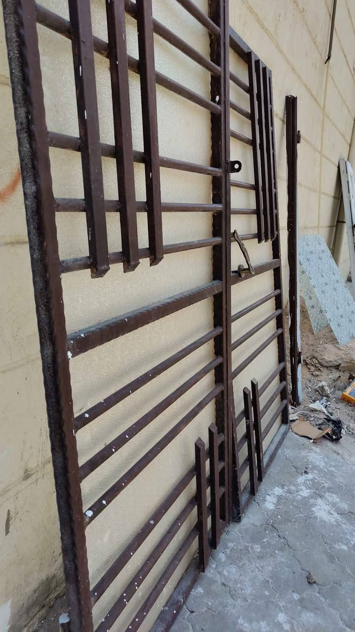 اخوان السلام عليكم

......................بيبان حديد 🦾🥀..................

عندي بيبان حديد عدد عدد اثنين باب داخلي وباب خارجي الباب الخارجي عبارة عن طلاكتين من الحديد الأصلي النظيف ظهر مالته كيبونه شفافة قياساته الأرتفاع مترتين و15سم والعرض مترة و90سم الباب الداخلي هو عبارة عن طلاقة ونص حديدة اصلي ونظيف الظهر مالته جام قياساته الارتفاع مترة و90سم والعرض مترةو20سم .
رايدهن البابين ب95 ألف وبيهن مجال بسيط.

............................مرتبات ❤️‍🔥......................
العنوان : البصرة / الزبير / حي الصحفيين الاولى
رقم الهاتف : *********** الزبير, البصرة
