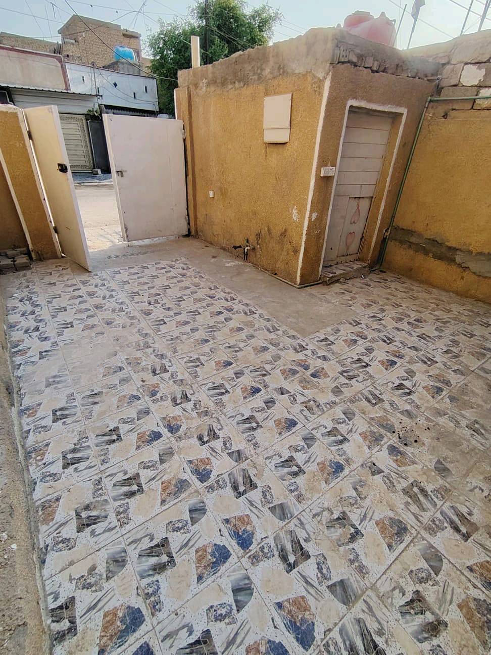 السلام عليكم
بيت مساحة 100 متر واجهة 5 نزال 20
العنوان بغداد الحسينية بداية مسقط
السعر 55 وبي مجال 
رقم ***********
