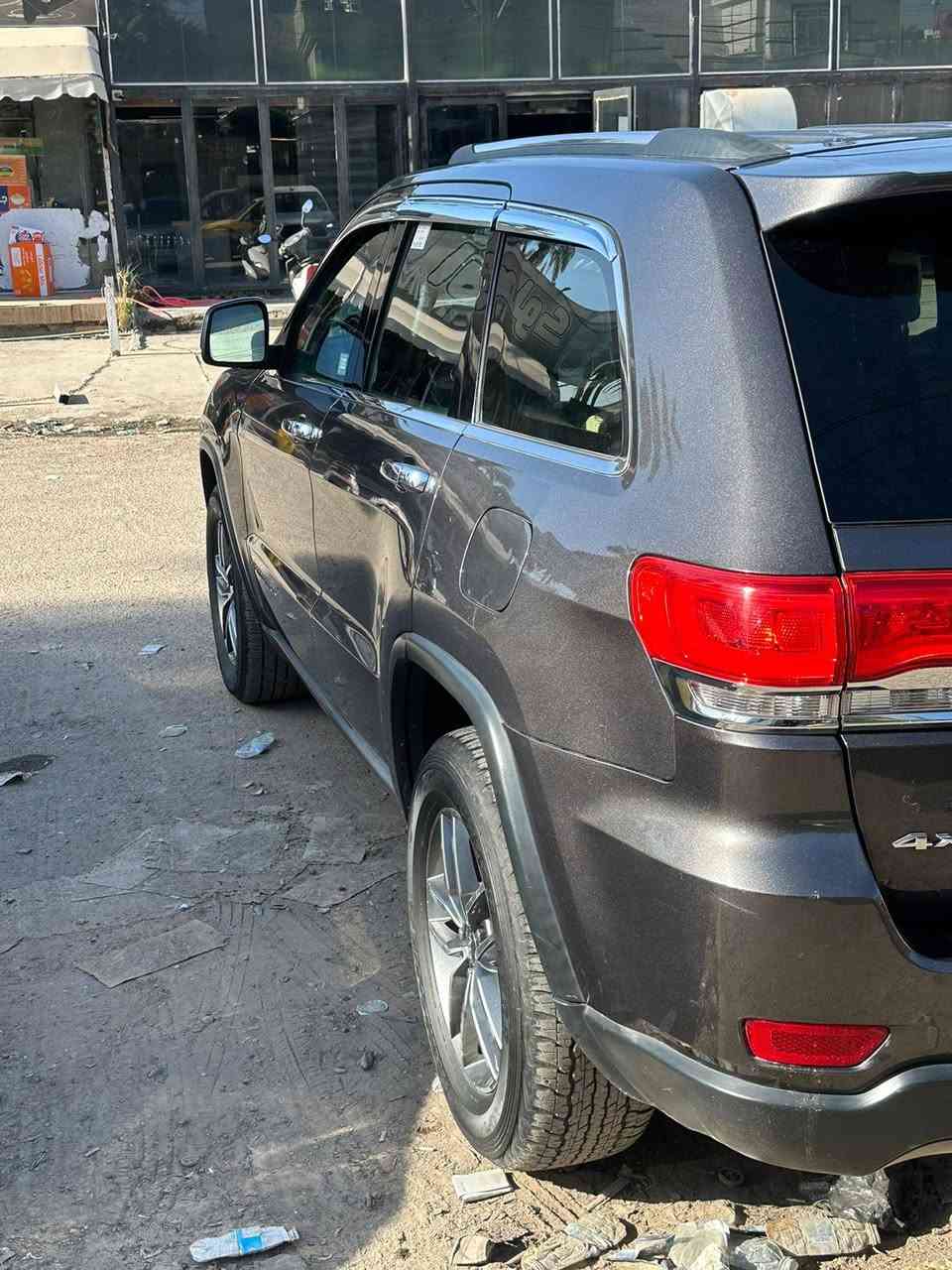 السلام عليكم لبيع فقط جيب لاريد موديل ١٦دخول كلين تايتل حتى دعامية مكفولة رقم سليمانية جديد بسمي سنوية ٢٨سيارة ماشية ١١١ كيلو مو ميل مكان سيارة بغداد الكاضمية شارع طي الرقم ***********السعر ١٨٠ بية مجال قليل
