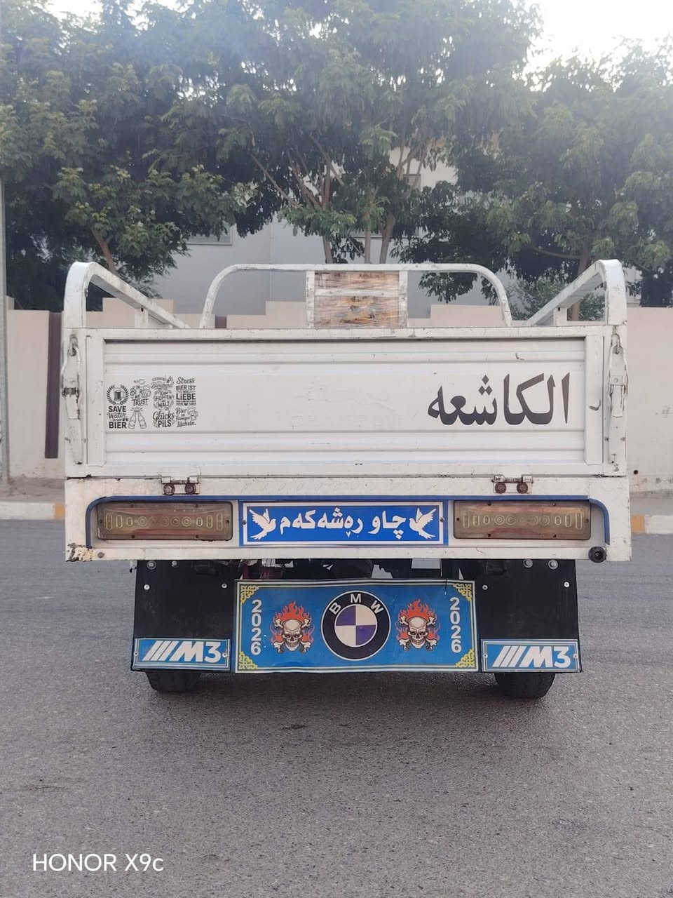 السلام عليكم للبيع موديل 2023 منفيس كامل 
وضع شركه محرك كير ما مفتوح صبغ مابيها 
نشطه حيل ما ناقصها الف دينار المكان الحويجه شراي اتصل ***********

نص مكتوب في الصور:
- HONOR X9c