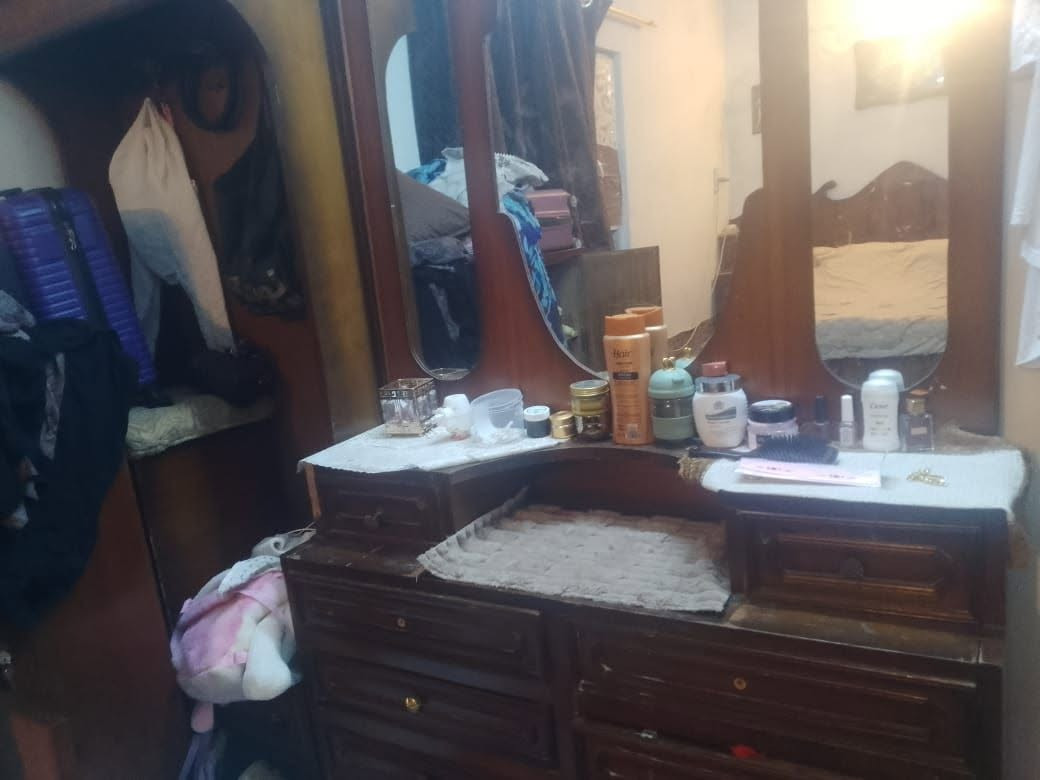 غرفة كاملة
قنصور تخت مراية زاوية كمدينة
 السعر 250 بس
مراسلة الصفحة او واتساب ***********
