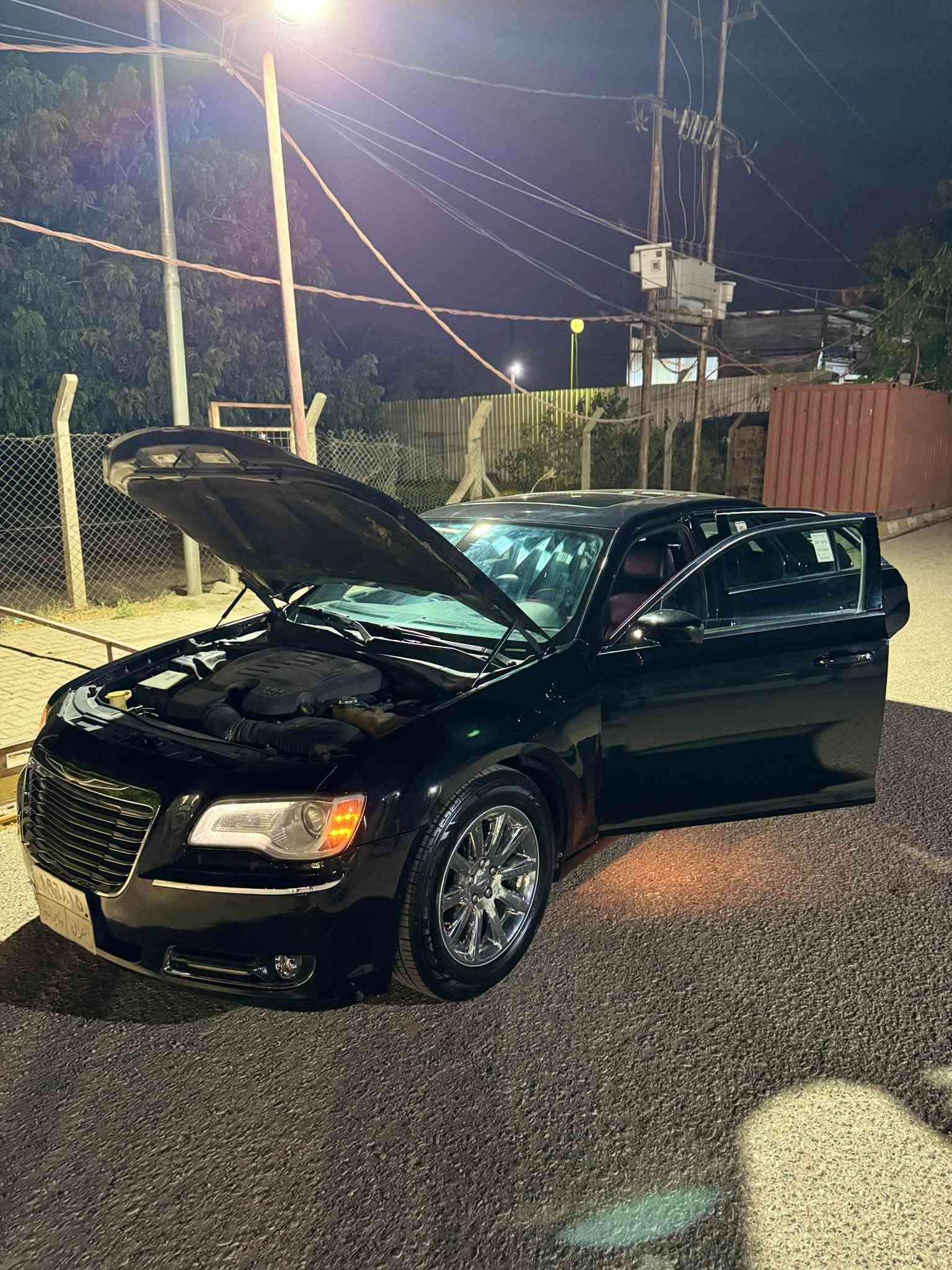 🚘 كرايسلر C300 موديل 2014
✨ المواصفات:

* محرك 3.6 V6 Pentastar
* كير أوتوماتيك 8 سرعات
* كشنات جلد
* كشنات أمامية تدفئة
* بانوراما مزدوجة
* تشغيل بصمة / دخول ذكي حسب التجهيز
* شاشة ومواصفات داخلية فخمة
* كاميرا خلفية
* تحكم بالمقود
* مكيف أوتوماتيك
* جنوط ألمنيوم
*شاشه محدثهSRT
*گيرر طيااري
*ممشه230 الف كيلو متر وليس ميل
🔧 حالة السيارة:

* المحرك والگير بحالة جيدة
* السيارة نظيفة ومرتبة
* كفالة السيارة: بس بااارد حك شبرر
* كفالة المحرك والكير
************
