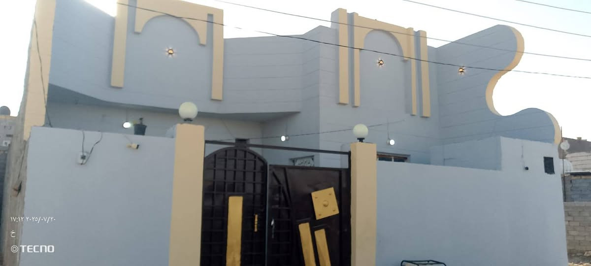 بيت زراعي سند ٢٥ المساحة ٢٠٠ م 
بناء حديث بلوك واساس طابوك يتكون من
غرفة عدد ٢
صالة+ مطبخ+براني+ منور+صحيات داخلية وخارجية
كهرباء ماء مولدة
العنوان خلف عمارات الزيتون طريق سيد هاشم ابو عرابيد
حي الحكيم قرب الصيدلية
السعر ٣٥ وبي مجال قليل
  ***********
