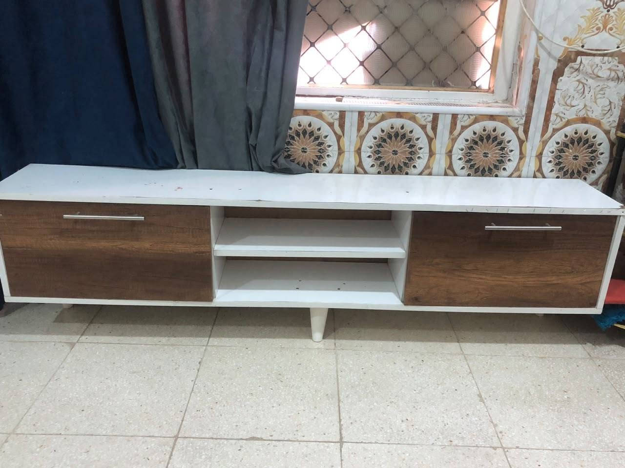 ميز • نضيف • مكاني حله نادر