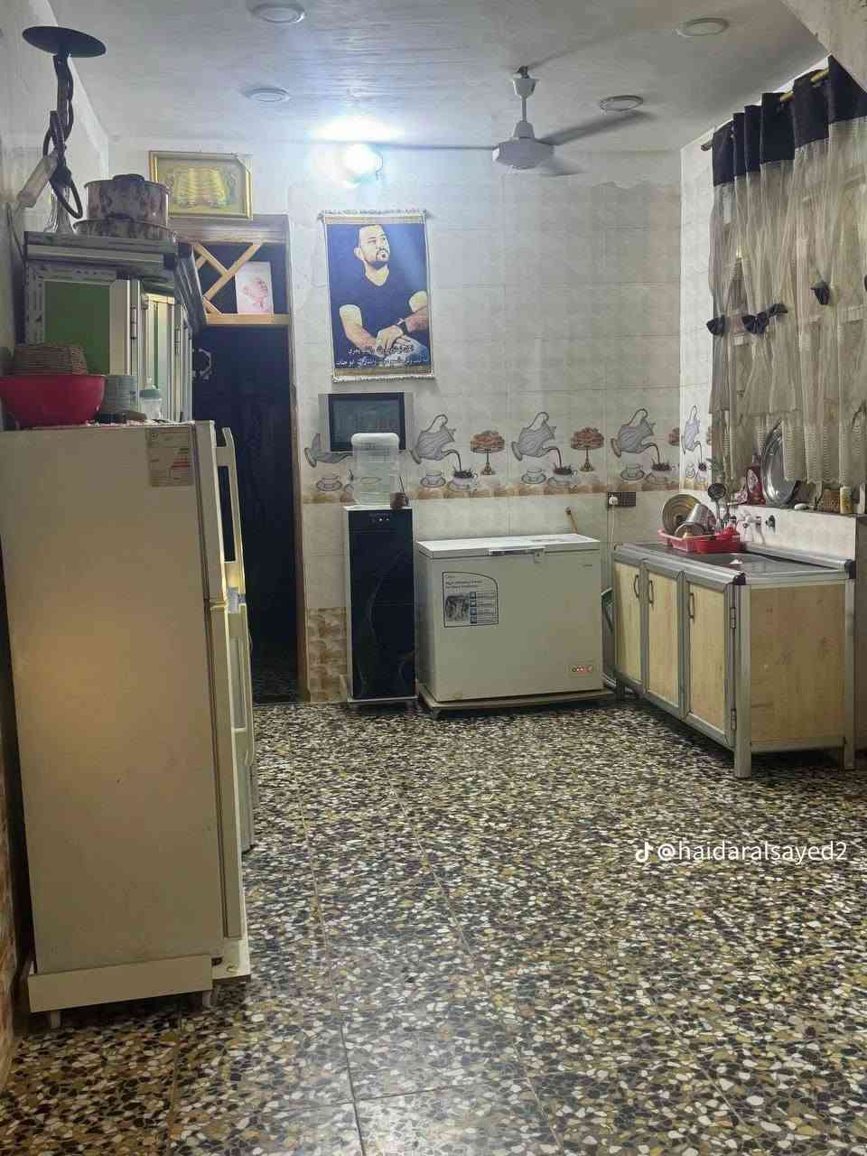 بسعر 48  بيع سريع وبي مجال 
سعره جدا مناسب 
بيت مساحه 100 متر زراعي 
بشارع المرحوم ابو عمار الشريفي 

بناء حديث بلوك

استقبال وصاله ومطبخ 
وخدمات كامله 
وغرفه نوم كبيره 

بغداد منطقه الانتصار  مقابل مستشفى حماد شهاب 
قبل مرور الحسينيه 

معروض حصرا لدى 
مكتب الموسوي للعقار 
***********
