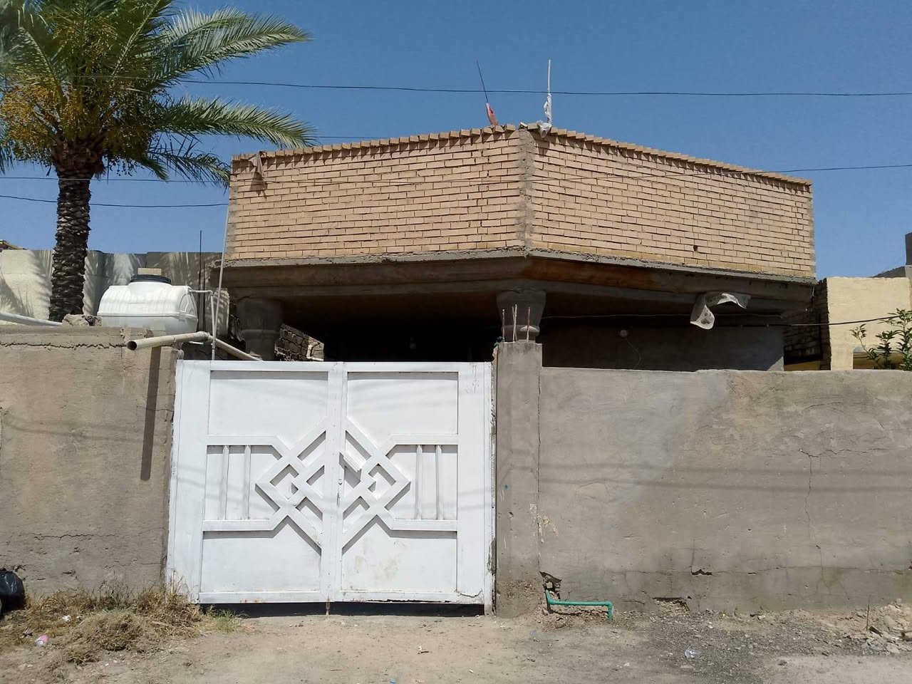 بيت بحي الرسالة قرب مدرسة بغداد طابق واحد طابو صرف سعره ٨٠ وبي مجال 
للاستفسار الاتصال بالرقم
***********

نص مكتوب في الصور:
- CAMON 30  23mm f/1.8 1/2016s ISO53