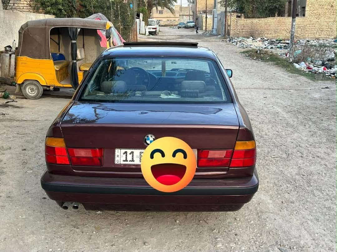 السلام عليكم بي ام 535 الحجم للبيع 
موديل 1991
كير مكينه حداديه خير من الله
تخم تاير ويلكب خليه 
رقم نكليزي تحويل مباشر
السعر 50وبيها مجال
تواصل على هذا الرقم 
***********
