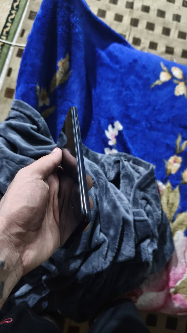 السلام عليكم اي 31 نضيف كلشي مابدل بي بس البصمه مال شاشه وكفت مااعرف شنو السبب ذاكره128 سعره 100 وبي مجال مكاني بغداد مدينه الصدر رقمي ‏‪***********‬‏
