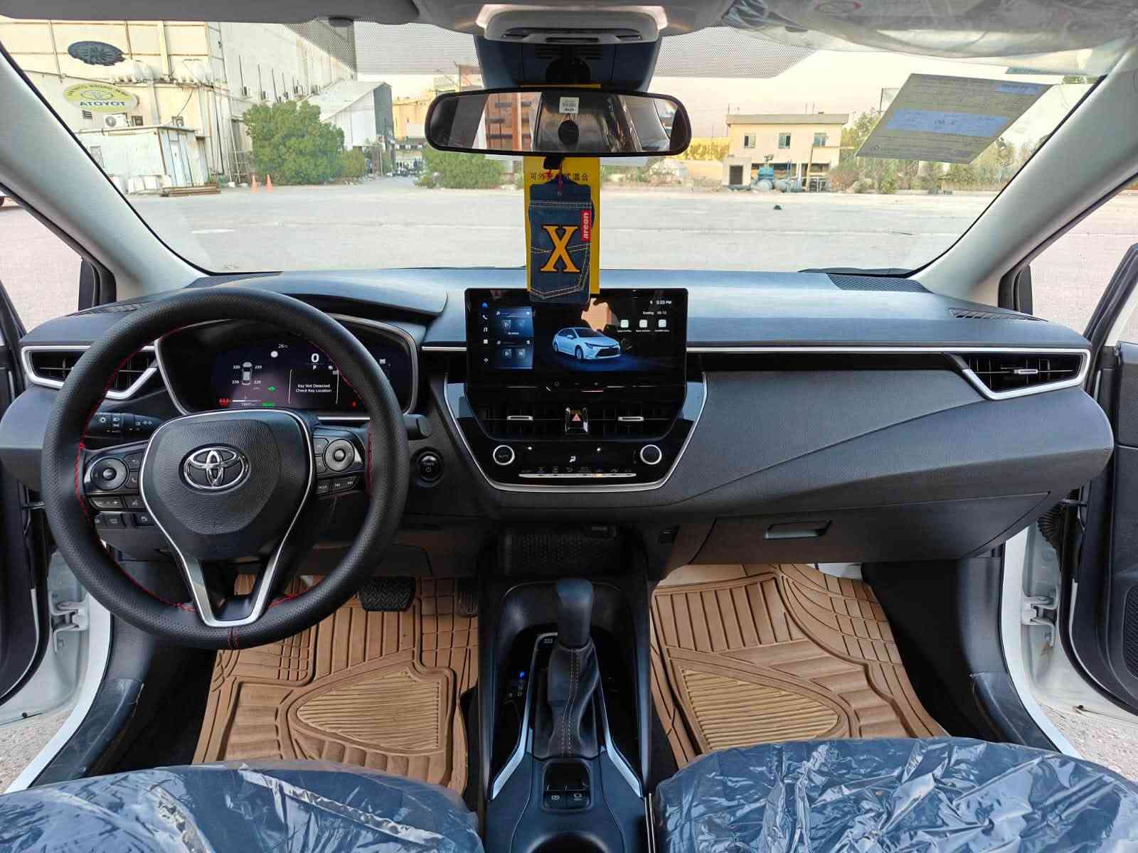 السلام عليكم 🚗
للبيع تويوتا كورولا ليفين 2025
الشكل الأمريكي - تجميع الصين

**المواصفات:**
- الموديل: 2025
- اللون: ابيض صدفي
- العداد: 13,000 كم فقط
- المحرك: 1800cc اقتصادي
- الكير: اوتوماتيك CVT

**المواصفات والاضافات:**
- شاشة لمس + Apple CarPlay + Android Auto
- كاميرا خلفية + رادار امامي 
- Auto Hold + هاند بريك بصمة
- لايت LED نهاري
- EV Mode - وضع القيادة الكهربائي
- 3 وضعيات قيادة: ECO / Normal / Power
- فتحة سقف

ملاحضة/
السيارة مكفولة كفالة عامة من الصبغ والبارد والكير والمكينة

**المكان:** بغداد - الاعظمية
للاستفسار والاتصال:***********
