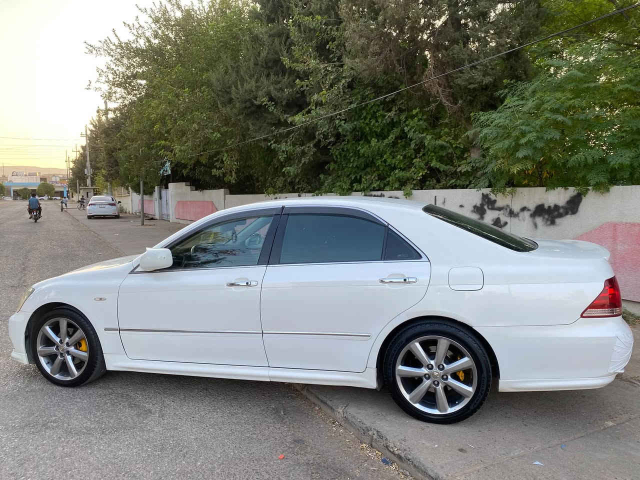 ماشەللە لە مالی هەموو لایەک❤️📦
 
‏Toyota crown shahina182 . سپۆرت 🚀2005 🤍
کۆدی بۆ کراوە   ☑️خاوەن کۆد مەوجودە✔️

گێر گەورەی مەکینە گەورە بێ دووکەل   ☑️

سەیارەکە بێ بۆیاخە 📦 تەنها دوو پەڵە بۆیاخی ئەوروپای هەیە. 
 بێ مەسروف بۆ مەسروف مەگەڕێ سەیارەی ماڵانە .
کەڤەر شەنسی کۆسەرە بەشەرت . گێرو مەکینە بەشەرت. کۆد بەشەرت.

  ( سەیارەکە موسە .  )
 
٣دووگمە 
ناو ڕەشی ساج سوور ❤️📦ساجەکانی زۆر جوانە ❤️👑
کوشن خەزن
سوکان کارەبا
شاشەو کامێرە
 لایت ناوچەی کوێر
لیدی بەرقاچەکانی بۆ دانراوە 
حاسە  دواو پێش مەزبوت 
مجمووعە لێکزز
کوشن کارەبا  
ئاوێنە شەفت
چوارتایەو ویلی لۆکی دینگەی  تاقمی لەژێرە 📦      
پاتری لۆک 
کامل سێرڤزز کراوە
برێک بەسراوە
کامل پۆلیش و سماتە کراوە 
جامی دواو پێش هەلگیراوە 
تەبرید ساردو گەرمی مەزبووت

 ڕۆنی گێر و مەکینە گۆڕاوە . 

  سەیارەکەمالی مالی دۆستە 🌷 

شوێن (شارەزوور .هەلبجەی تازە)
 
***********
ڤایبەرو وەتسئاپ لەسەرە .
