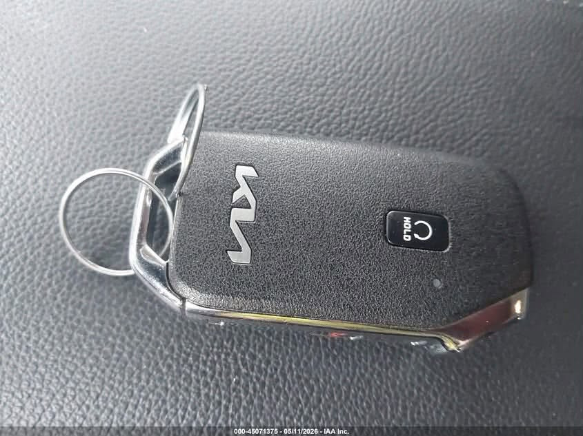 للبيع: كيا سبورتاج EX موديل 2025
المواصفات والتفاصيل:
 النوع: كيا سبورتاج (Kia Sportage)
 الفئة: EX
 الموديل: 2025
 اللون: نيلي / أزرق مميز
 المسافة المقطوعة: 9,634 ميل فقط (السيارة بحالة شبه جديدة)
 المحرك: 2.5L GDI - المحرك والجير بحالة ممتازة
 الإيرباك: بدون إيرباك
 الداخلية: جلد أسود نظيفة جداً بحالة الشركة، مع الشاشة والأنظمة الحديثة
حالة السيارة والضربة:
 الضرب بالجهة الخلفية (الجاملغ والجام الخلفي والبقلاوة).
 المقدمة، المحرك، والجانب الأيمن سليمين تماماً بدون أي ضرر.
السعر ورقم التواصل:
 السعر: 16,750 $ (167 ورقة)
 رقم الهاتف: ***********
