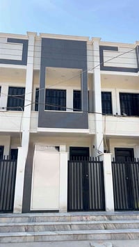 🏠 بيت للبيع – حي أور 📍 مقابيل جامع عمار بن ياسر 📐 المساحة: 70 متر 🏗️ ب...