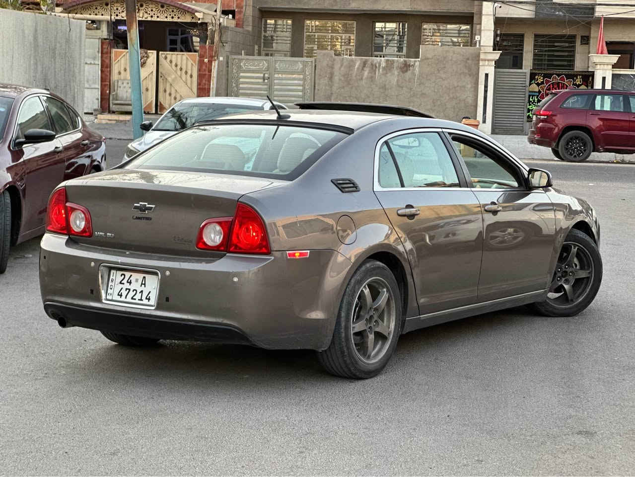 السلام عليكم السياره بدون صبغ فقط باب السائق بي بارد السياره حلوه نصبتهه مكينه جديده مواصفاتهه شاشه وسلايد روف وتحكم ستيرن وكشنات تدفئه وزنون عالي ناصي نقوصات السياره كمبريسر لاطش فقط فقط لان منظومه التبريد كلهه جدد بس كمبريسر والتايرات الاماميه يرادلهه تبديل سعرهه ٦٥ ورقه وبيهه مجال وترهم مراوس حسب القناعه *********** بغداد, العراق
