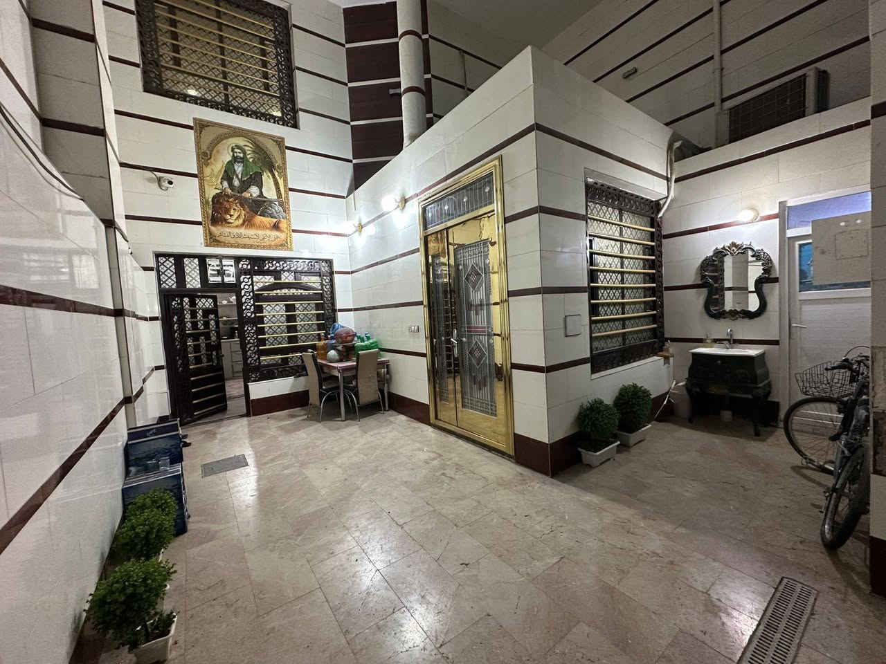 ياالله دار للبيع مساحه 170 متر حي ميسان علشريط

 قطاع 85 شارع 12 متر طابقين صب كونكريت درجه

 اولى مطلوب 100 مليون للمصرف العقاري باقي 175

 السعر الكلي 275 الاستفسار والاتصال

 *********** بلخدمه مكتب الجبوري
