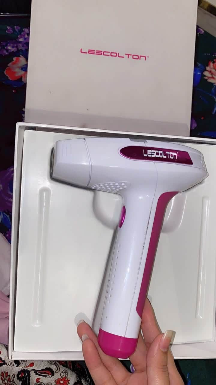 جهاز ليزر المنزلي lescolton
لأزالة الشعر بارد بدون الم
اللمبة الصفراء لازالة الشعر
اللمبة الحمراء لازالة التصبغات 
___________
عدد ضرباتة 30.000 بما يعادل استخدم لفترة خمس سنوات ويمكن استخدامه لشخصين الى حد الفول بدي (معناها نكدر نستخدمة جسم كامل لمدة خمس سنوات انتي وشخص ثاني)الى مرحلة الادامه…وعند انتهاء ضربات اللمبة يمكنك شراء لمبة ثانية سعرها 50 الف فقط…معناها (لمن تخلص ضرباتة راح نكدر نستفاد منه لاشخاص آخرين) 
عنواني الحلة الوردية 
***********

استعمال جداً بسيط 
مشترينا ب 500 
رايدينا بـ350 
وبي مجال
