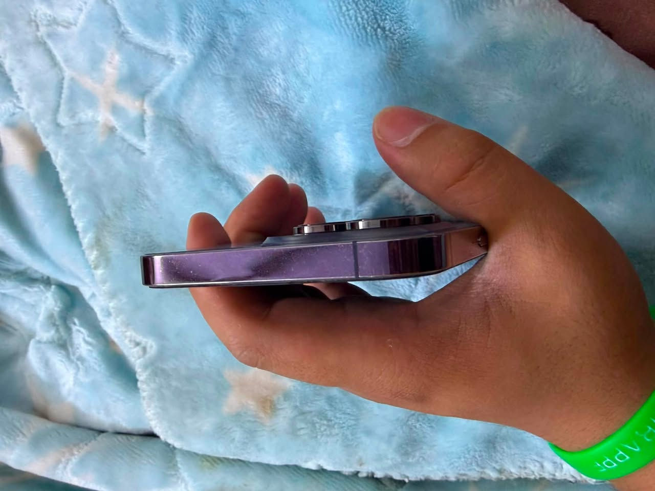 سلام عليكم 14برو ماكس ذاكره 256 دبل سيمكرت ZA  جهاز مبدل بطاريه فقط ولضهر مثل مموضح سعره 700 مكاني بغداد سبع البور الرقم *********** واتساب فقط اومراوس ويه 15 برو ماكس ونطي فرق او 16 عادي او بلاس
