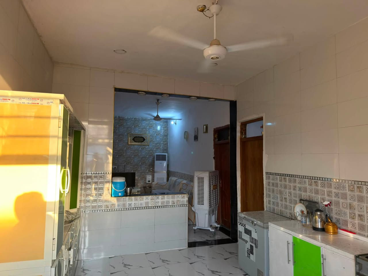 بيت ركن مساحة 240 متر، طابو زراعي سند 25، ويتكون من:

• استقبال خارجي.  • غرفتين نوم. • صالة • مطبخ .   
• مجمع صحيات خارجية
• السقف صب و البناء بلوك
• الأساس كونكريت • أرضيات بورسلين

📍 قرب ملعب هشام زليزل

للإستفسار أكثر

***********
***********
