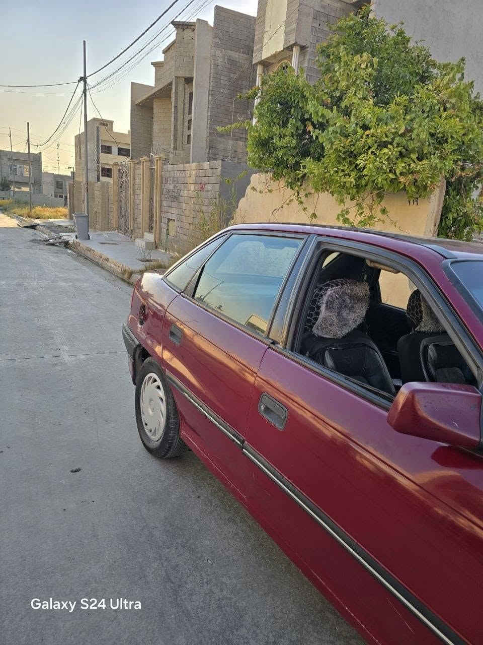 اسلام عليكم اوبل استرا صندوك موديل 92 رقم نينوئ انكليزي اني الشرعي سنويه وهزه جديده حجم 16
محرك صرف ونفخ
كير شرط
سلايت ABS
مصبوغه عام جماليه بيها طخها بل جاملغ معدله بارد بيها كابون غرفتها جديده باتري وطخم ميزانيه دسكات بدلتهن جديد كهربائيات كلها شغاله ماعدا كيج البانزين للبيع فقط السعر 36 بيها مجال شويه؛
*********** اتصال وواتساب

نص مكتوب في الصور:
- Galaxy S24 Ultra