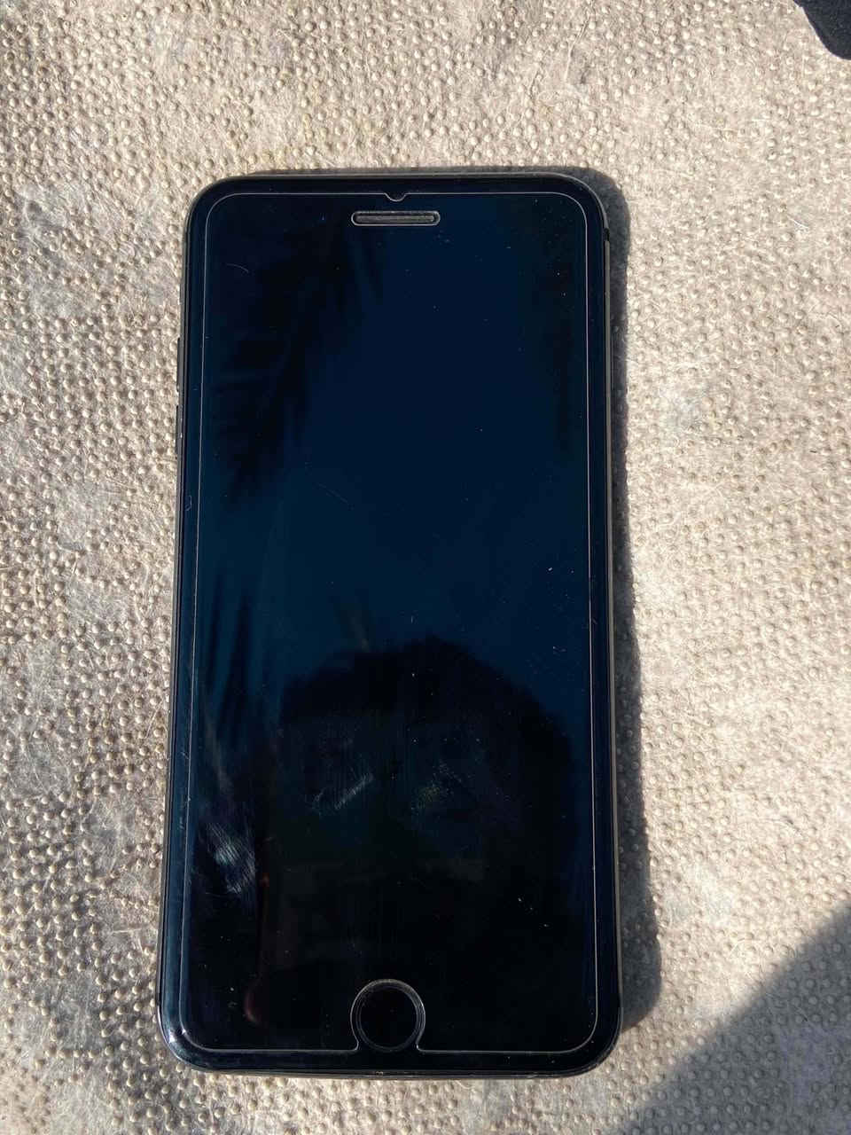 السلام عليكم 
إيفون 8بلص لون أسود
ذاكره 256
بطاريه مستبدله اصليه نسبتها 96
جهاز كامرته كزازاه شخط ما بي فقط مستبدل بطاريه 
مكاني بابل حله سياحي 
السعر 130 وبي مجال بسيط 
رقمي ***********
 ملاحضه نضافه الجهاز 100٪
