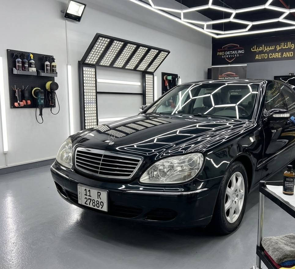 تحفة حقيقية للبيع .. مرسيدس "غواصة" حجم S 500موديل 2001 اصل
​اللون: زيتوني متغير مميز جداً
​مكان السيارة: بغداد

​رقم الهاتف : ***********
​التفاصيل 
​أصل رقم بغداد (لوحة إنجليزية) وبأسمي مباشرةً (التحويل فوري).
​هزّة جديدة وأصولية بالكامل.
​الحالة العامة (شرط الفحص):
​السيارة مكفولة بالكامل من الضربات، الحوادث، الرصعات، والشخوط والتكحيل 
مكينة والكير وحدادية كفالة شرط الفحص محرك 
​يوجد رش جمالي فقط (صبغ شركة درجة أولى لدى المندلاوي) بسبب الجراد والشخوط البسيطة لا غير.شرط الفحص
​ملاحظة: السيارة بحالة ممتازة ونظيفة جداً، ومصانة بعناية فائقة بأدق التفاصيل، وإذا خالف كلامي الواقع، فكافة مصاريفك اني اتحملها .
​أبرز المواصفات (فول مواصفات):
​كشنات جلد كهربائية بالكامل مع نظام خزن ميموري (3 وضعيات).
​هيترات في الكشنات لراحة تامة.
​سلايت روف (فتحة سقف) مع خاصية صعود ونزول الجام والسلايت تلقائياً على البصمة عند مغادرة السيارة.
​لايت زينون أصلي.
​بردة خلفية كهربائية.
​تجاوي كهربائية + تحكم ستيرن جهتين.
​شاشة أعطال متقدمة.
​تبريد قطعتين (شرط الثلج) + ثلاجة مركزية وسطية.
​كروز سرعة.
مرايات شفط وتحكم 
تحكم ستيرن جهتين 
شاشة وكاميرا خلفية 
جام يصعد وينزل مع البصمة 
جوبلسات تصعد وتنزل حسب طلب الشخص
​إشارات في المرآة + مرايا تحكم كهربائي بالاتجاهات.
​والعديد من المواصفات الأخرى التي تكتشفها بنفسك.
​السيارة جاهزة تماماً للاستخدام، تبارك الرحمن، وبالعافية على من تكون من نصيبه.
​للاستفسار ومزيد من المعلومات، يرجى الاتصال على الرقم:
📞 ***********

نص مكتوب في الصور:
- مركز بولش وعناية السيارات
- قسم التلميع المتقدم