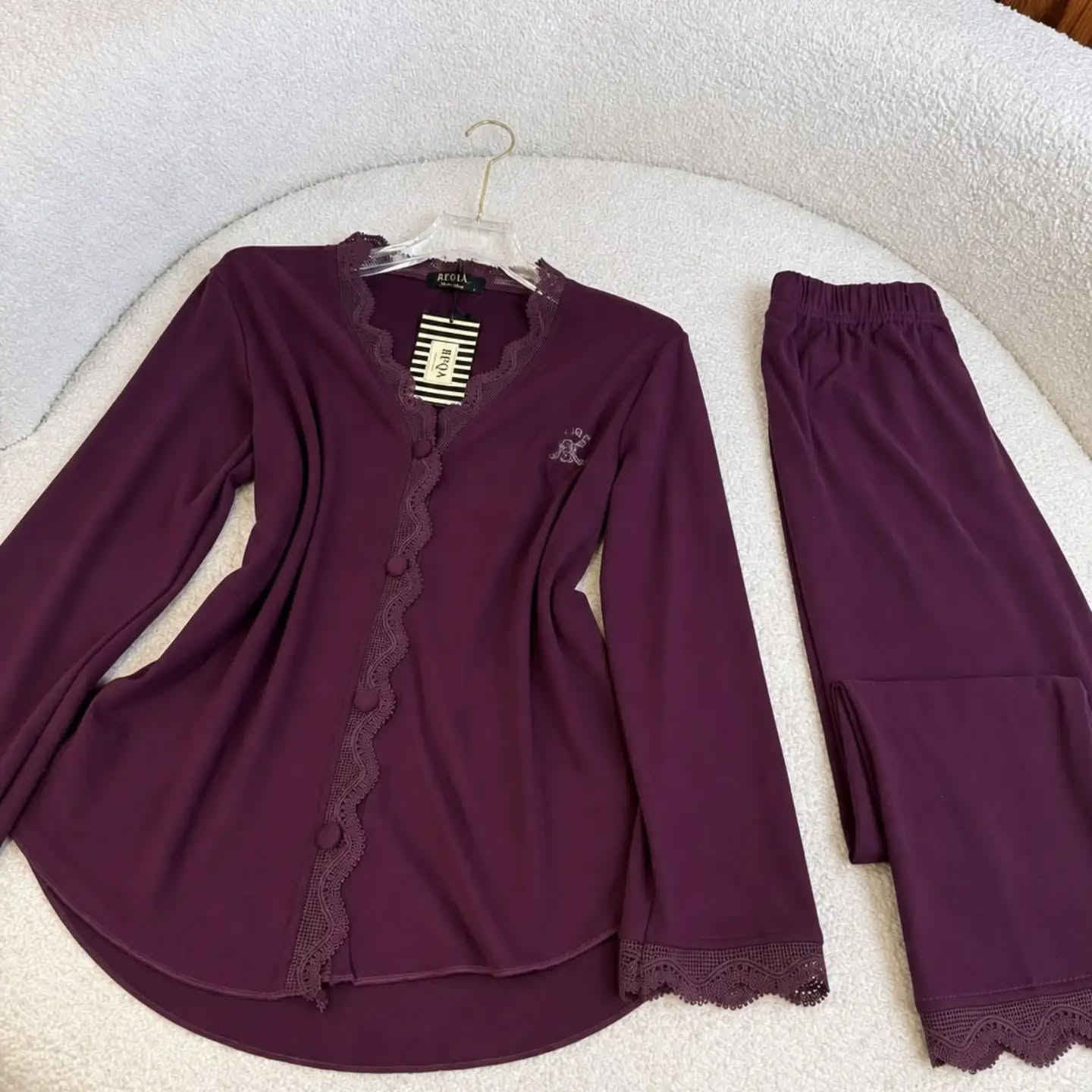 ❄️ موديلات شتائية وصلت  🤎

💰 السعر: [15 الف فقط]
📏 القياسات: [ L..XL..2XL..3XL

📩 للطلب
صورة الموديل 
 القياس 
 اللون على الخاص، 
ونثبت لجِ الطلب ونرسل تفاصيل التوصيل 🛍️

✨ لا تفوتچ، اطلبي موديلچ المفضل هسه!
@Celin_Al_Qaisi

***********
