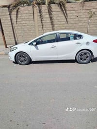 الزبيدية • سيارة مكيفة • معلمين وموظفين