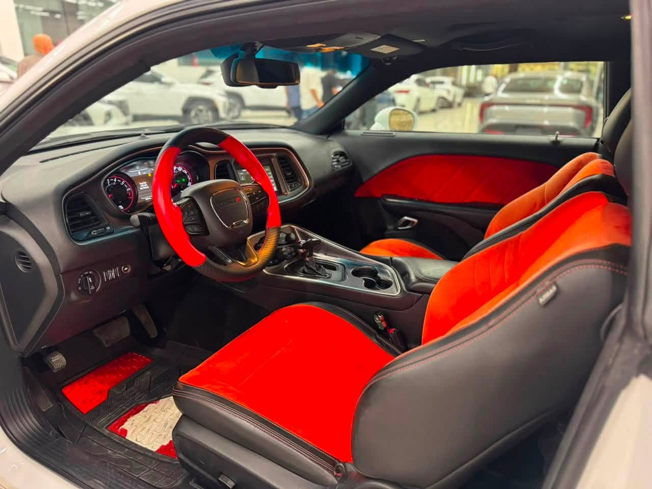 دوج جالنجر2022 SXT لون ابيض
حجم المحرك V6 سلندر (3.6L)

عداد المسافة 52 mil
(السيارة ايرباكات كلة سليمة)
( السيارة رقم أربيل )  
المواصفات :
بصمة 
بصمة أبواب
رادار جانبي (نقاط عمياء)
كشنات تحكم كهربائي
تحكمات استيرن
حساسات خلفية+كاميرا
مانع انزلاق+ABS
‏Apple Car Play
‏Android Auto 
وضعيات القيادة Drive Modes
وبقية المواصفات مواصفات المعروفة
سيارة بيها جاملخ و بونيد اشوياي جاملغ خلفي تعديل 
بدون داخل بدون ارباك 

(العنوان/ أربيل 
للتواصل ***********
***********
