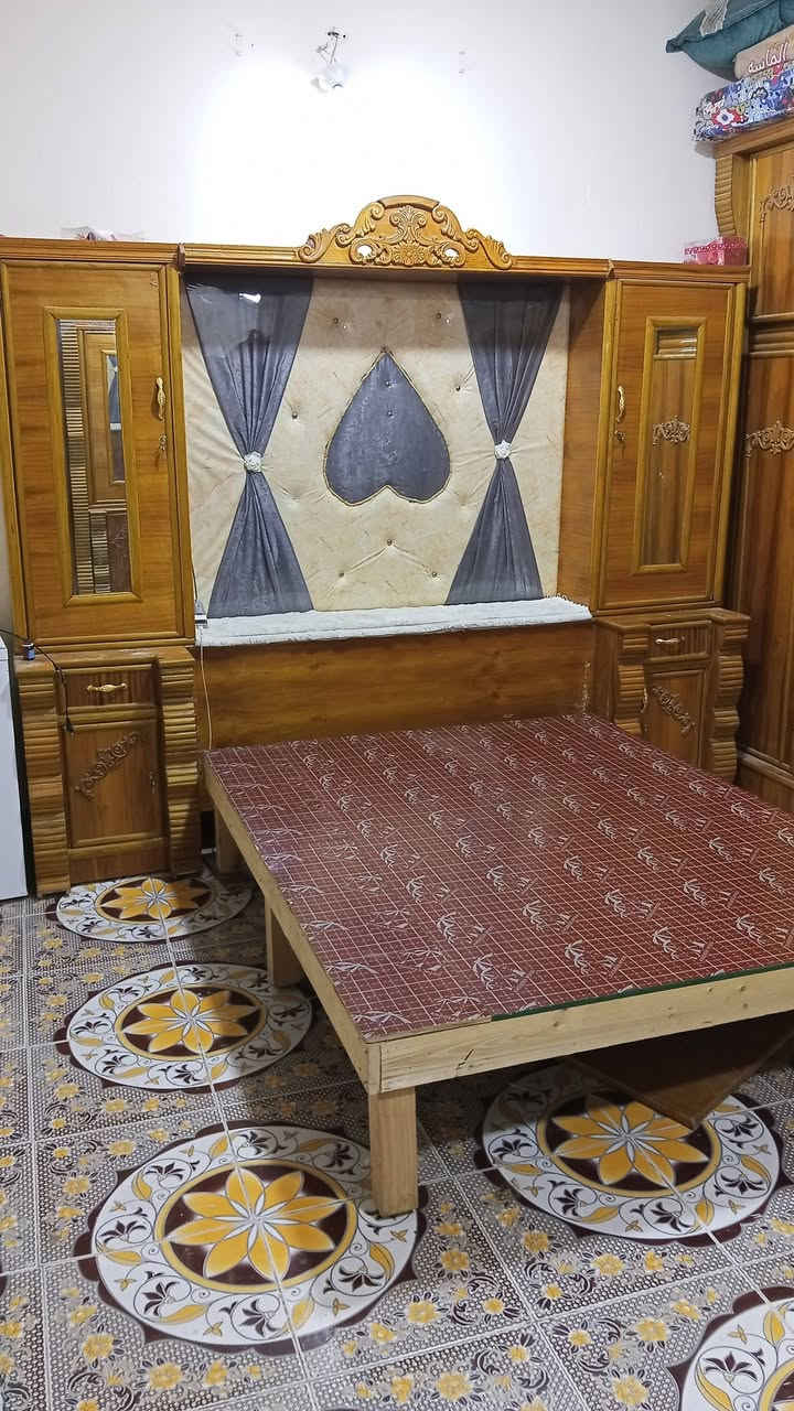 السلام عليكم غرفة نوم للبيع مكلفه بنشرها نظيفه بس بيها اضرار بسيطه للاستفسار اڪثر راسلو ع هذا الرقم  ***********
