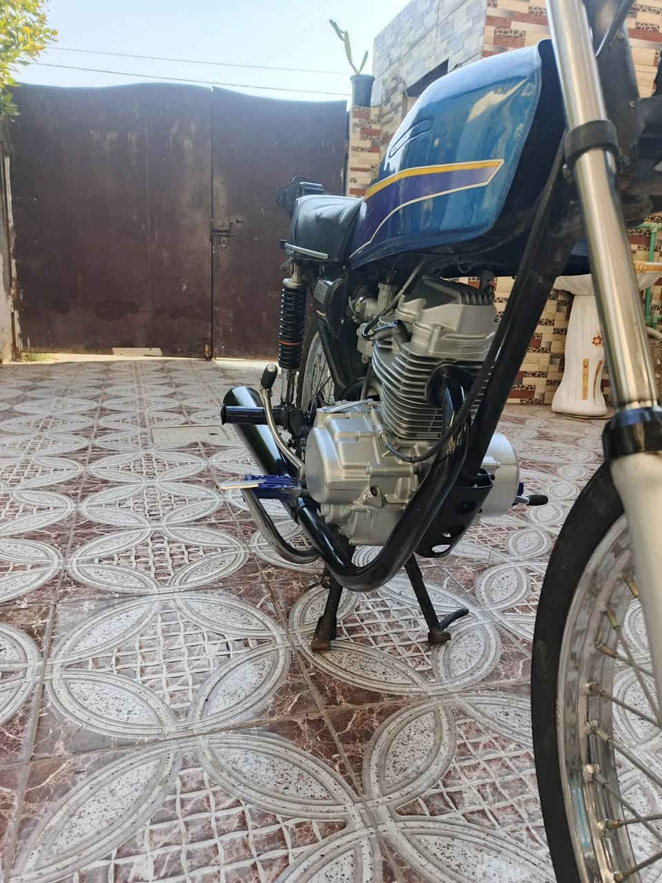 سلام عليكم دراجه مكينه شلامجه اصلي ناشفه وحلوه اي صوت مابيها دراجه طستها تخبل دراجه نضيفه كلش سعر 390 وبيها مجال  مكاني حله سياحي ***********
