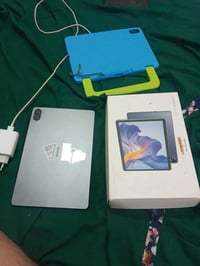 باد هونر x8   ذاكرة 128 عشوائية 6  بطارية 8600 نظافته 80/100  شغال كام...