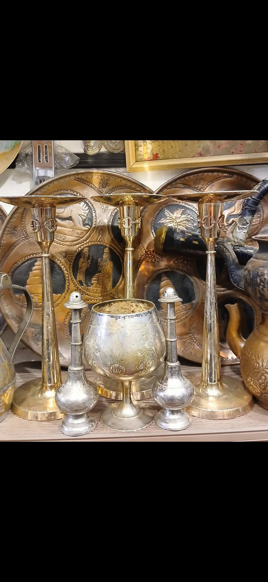 سلام عليكم البيع السعر خاص العنوان المحل بغداد المدينه شارع الفلاح حي الاكراد قطاع ١٣مقابيل الطاقه الكهرباء هاتفي ***********

