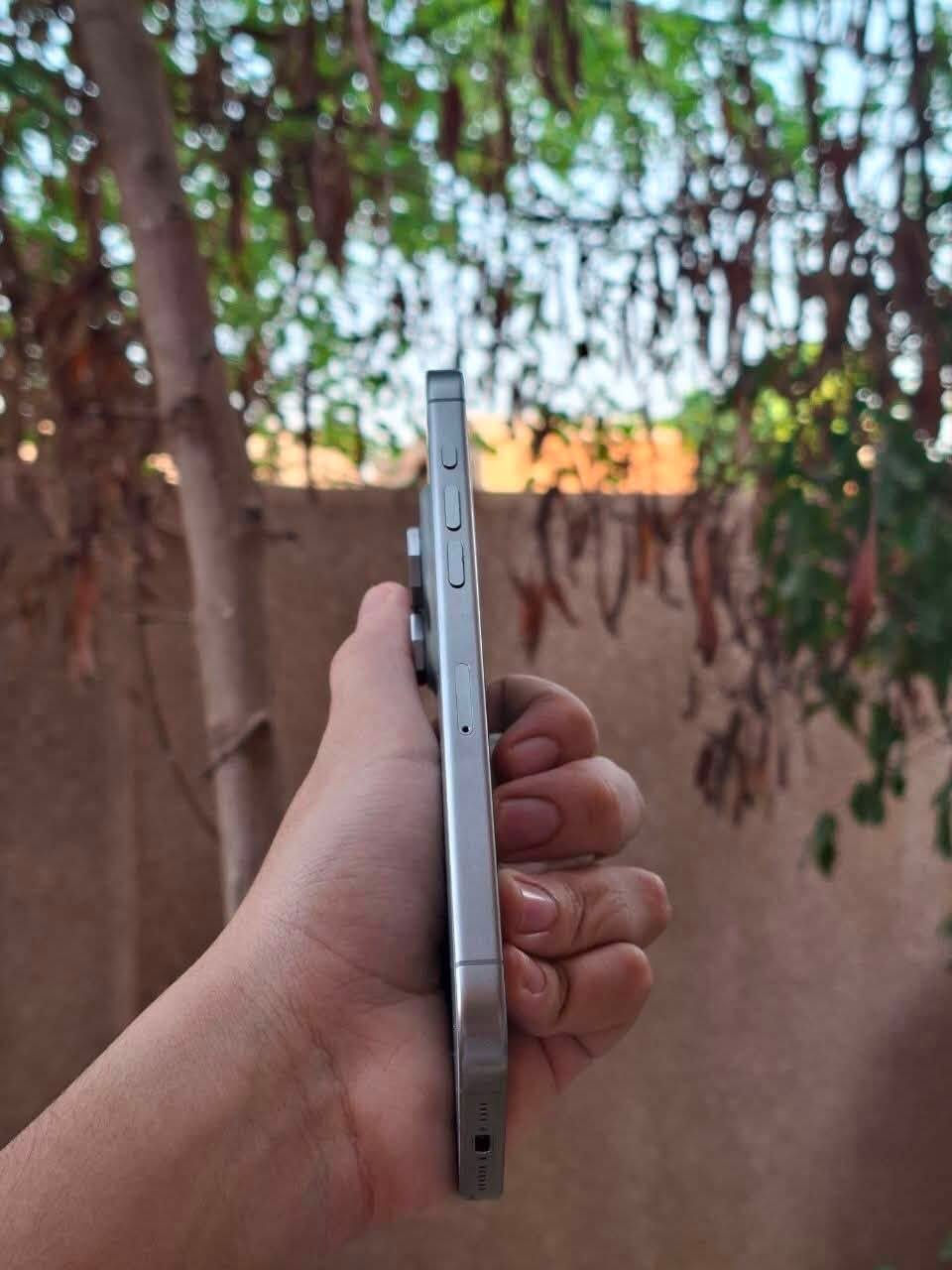 السلام عليكم 15برو ماكس بطارية83 🔋نضافة ١٠٠٪ مكفول من كلشي فقط هذة الخط البشاشة  لاستفسار ***********
