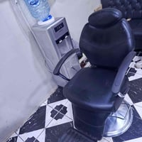 كراسي حلاقة • للبيع