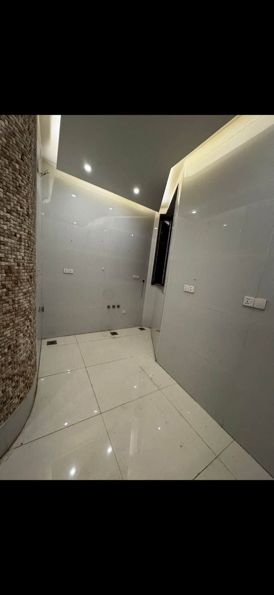شقة للإيجار • ٣ غرف • طابق أول