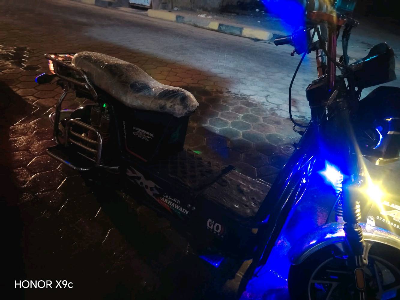 ماطور شحن جبلي بطارياته مفولات تجب وياه شاحنة لايتاته كلهن شغالات شاشته شغاله السعر 550 الف بي مجال