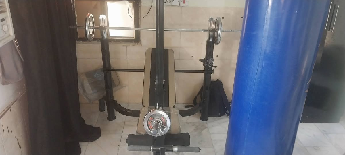 السلام عليكم مسطبة تمرين بنج وسط اعلى اسفل 
سحب علوي ارجل امامي خلفي وكيل ذراع
كامله متكامله من جميع التمارين
حديد درجه اولى نضافة ١٠٠/١٠٠
 الاوزان والبار مو للبيع فقط لمسطبه
سعر ٢٢٥ الف
مكان بغداد بلديات ***********

