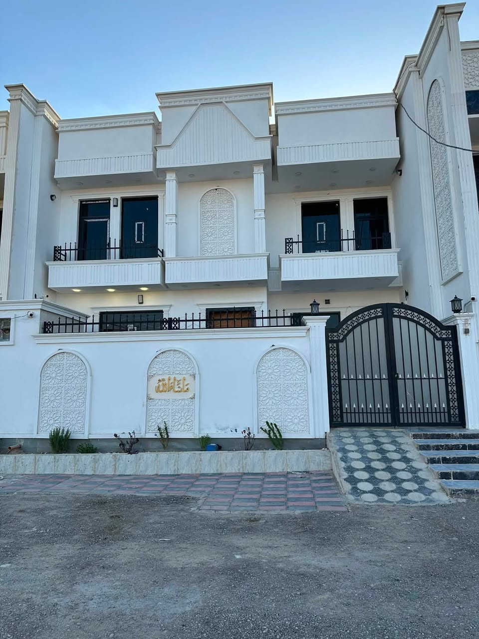 ((بسم الله الرحمن الرحيم))
🏡          🏚 

#بيت_للبيع         

🔴في الجغيفي ثانيه

🔴 كاع بيت نايل 

✅المساحة 220
 
مكون من 5غرف نوم
 صالات2
ومطبخ 
واستقبال 
حمام عدد2
مناور عدد 2

 🛣 الشارع 🛣🛤 : 10

🗒📑⚖️ نوع الملك : طابو زراعي صرف علمن عند الشراء تدخل مباشرتا بل سند المشترك الطابو لصرف الازراعي

💸💰 السعر  💰💸: 200🔴 وبي مجال

للاستفسار : مراجعة 
🥇 مكتب الدليمي 🥇
🩸📍العنوان الجغيفي _نهايت سياج المقبرة على السايد الايمن.                         
                                     
            📱📲  للاتصال :  ميثم*********** 📞☎️

#عقارات_الفلوجة #عقار_للبيع #عقارات_الانبار #عقارات_العراق  #العقار #عقار
#العقار_للبيع #للبيع #بيع #بيت #بيوت #قطعة #قطع
#ارض
