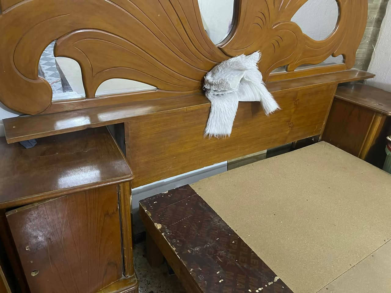 السلام عليكم من رخصت ادمن الكروب جربايه وميز مرايه البيع سعرهن 75وبيهن مجال ***********
