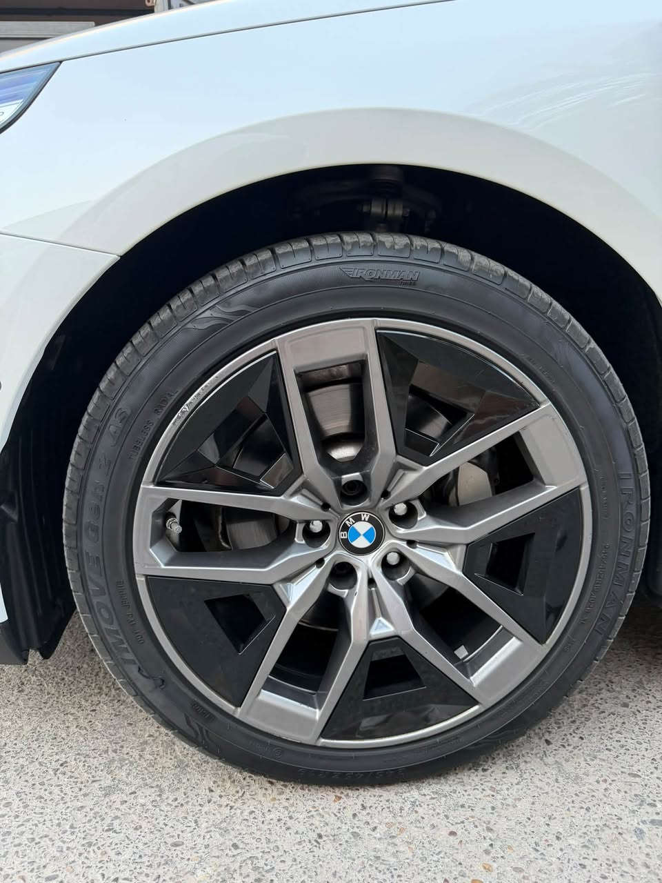 السلام عليكم
bmw 530i 2026 ابيض
لكجري لاين فول مواصفات
داتا شو 
سماعات هارمن كاردن 
باج تظليل بعدله 10 اشهر 
ماشي 34mi
كلين شرط حتى دعاميات 
بدون ضرر بدون صبغ بدون بارد 

للتواصل 
***********
او على الخاص
