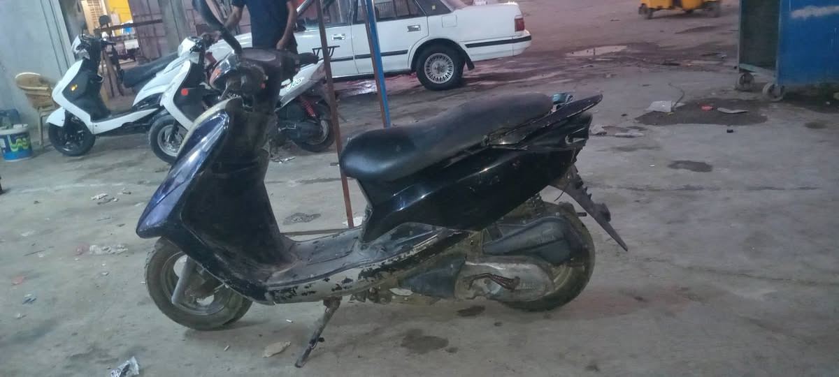 إسلام عليكم دراجه بريز مكينه مامفتوحه وناعمه دراجه ابلاديه نقص جامه بك لايت وكلوب لايت اشاير تشتغل دشبول يشتغل دراجه هندر واحد نكره السعر ٣٥٠ وبيه مجال العنوان بغداد العبيدي شارع الكاشي الاتصال او مراسله ***********

