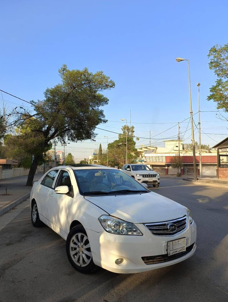 Byd G3 2013 
رەنگی سپی
گێر ئۆتۆماتیک 

 ٢.٢ مەکینەو گێری کامیری
ڕەقەم صلاحدين 
سەنەوی پلاستیک 
بەشەرتی گێرومەکینە هەلمشی نە بێت 
کارەبایی و هەموو گیانی ئیش بکات وەک و سعات 
 فول فول مواسفات 
بەسمە 
سڵاید 
کوشن جلد 
ABS

چوار جام کارەبا
دوو لایت و بلاجکتۆری تازەی لێی بەستراوە 
سەیارەی دەسی خۆمانە هی مەعرەز نیە 
بۆ زانیاری زیاتریش پەیوەندیمان پێوە بکەن 
***********
***********
نرخی40$ مەجالێکی برایانە
شوێن سلێمانی السليمانية, العراق
